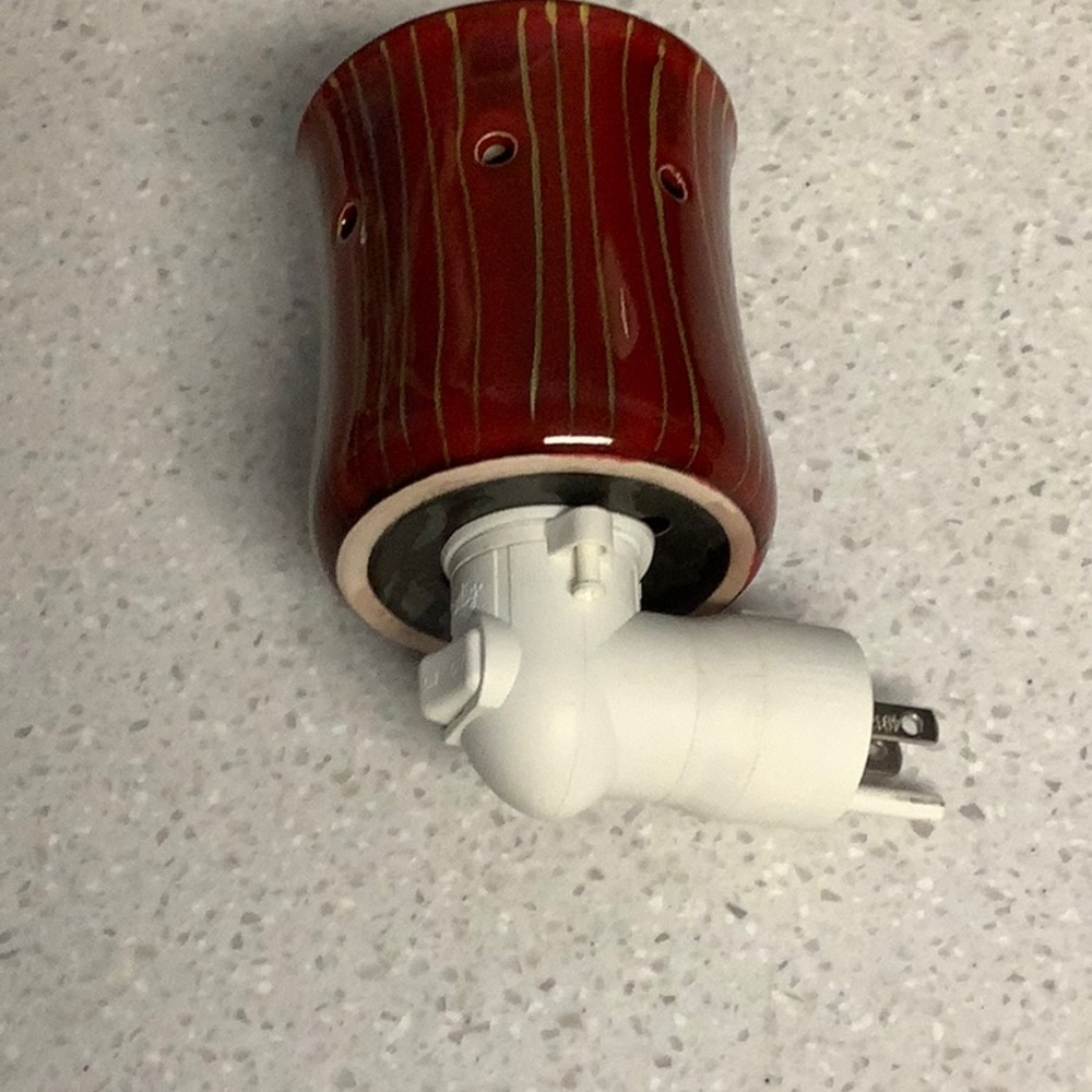 Red Ceramic Plug-In Night Light - Picture 2 of 9